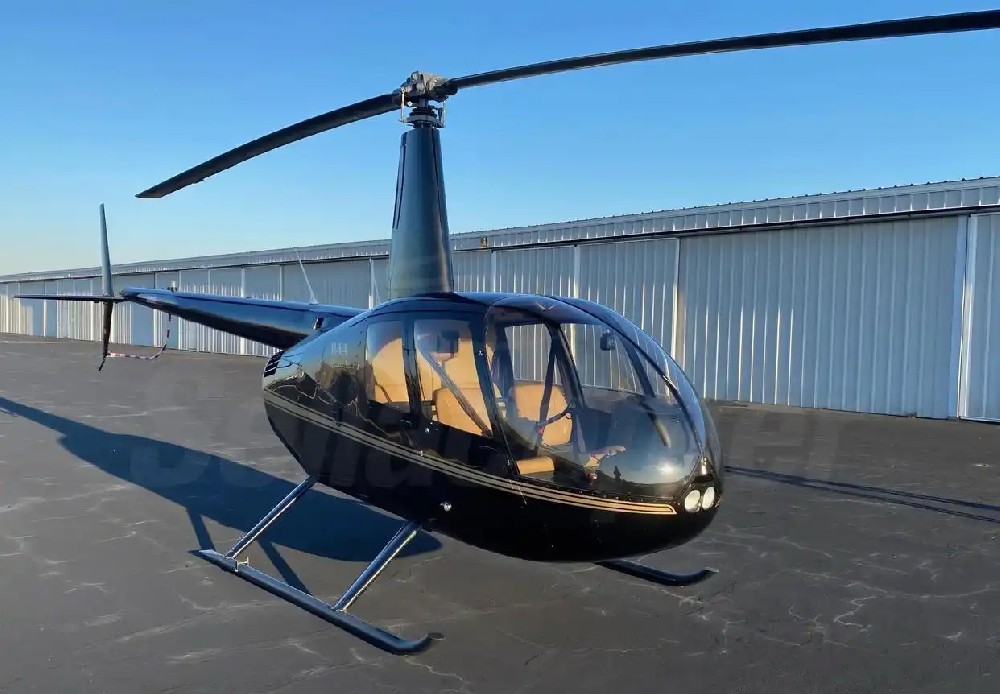罗宾逊R44直升机