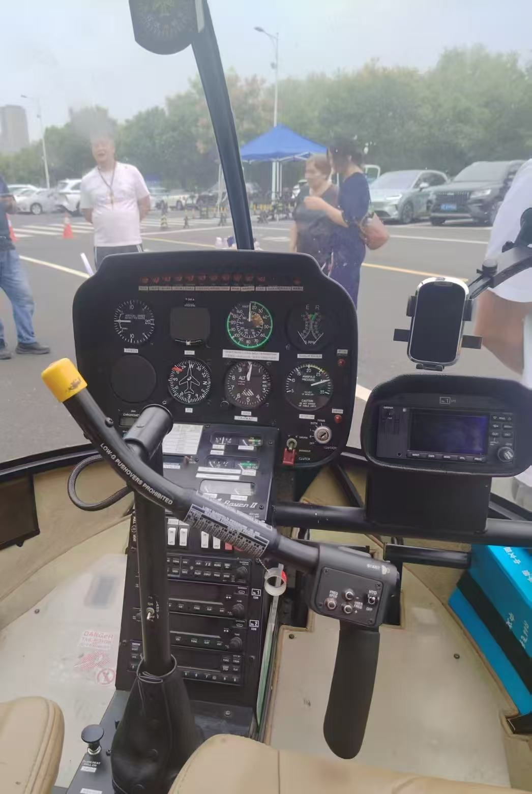 罗宾逊R44直升机