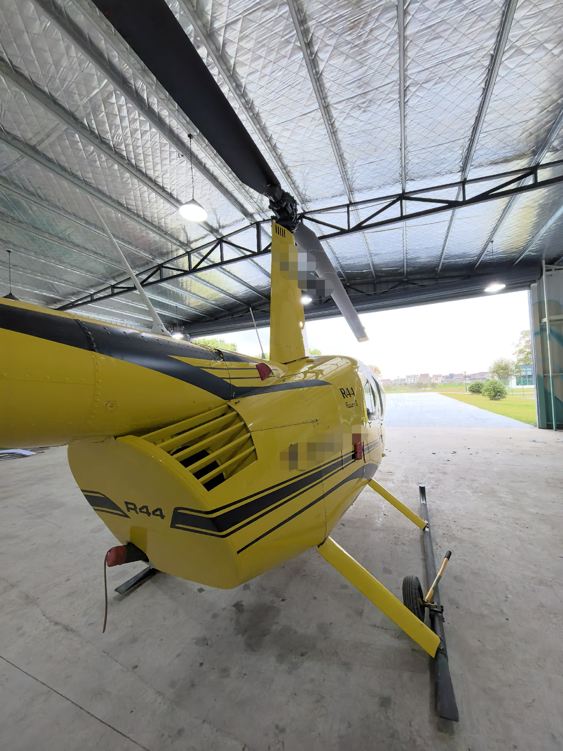 罗宾逊R44直升机